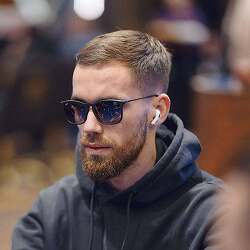 <b>Дмитрий Волошин</b>